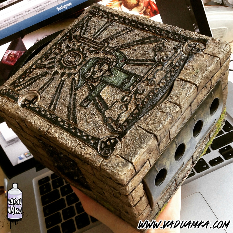 Illustration for article titled Custom Zelda GameCube Is A Mini Treasure Chest